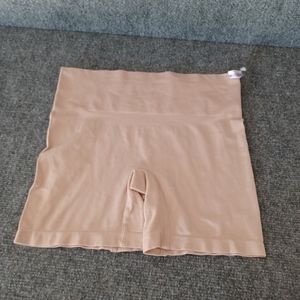 F.I.T Light Control Soft Seamless High Waist Shorts Size L